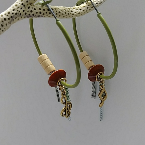🛑SOLD Retro Green Music Note Hoop Dangle Earring - Picture 6 of 7